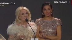 Las ¡dos! metidas de pata de Juana Viale cuando Mirtha daba el discurso Las ¡dos! metidas de pata de Juana Viale cuando Mirtha daba el discurso