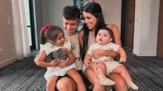 El regreso a Inglaterra de Cervantes marca el inicio de una nueva etapa en su vida familiar y profesional, tras la crisis de pareja. El regreso a Inglaterra de Cervantes marca el inicio de una nueva etapa en su vida familiar y profesional, tras la crisis de pareja.