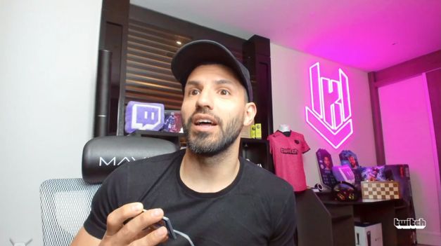 Kun Aguero polémico: criticó el peso y quiere dolarizar la economía argentina.&nbsp;