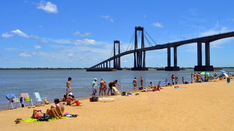 Ubicada a orillas del río Paraná, Corrientes es un destino imperdible para quienes buscan sol y cultura durante todo el año.  