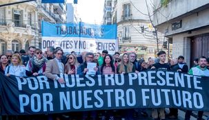 La UBA marchó al Palacio Pizzurno para reclamar aumentos salariales y mayor presupuesto universitario.