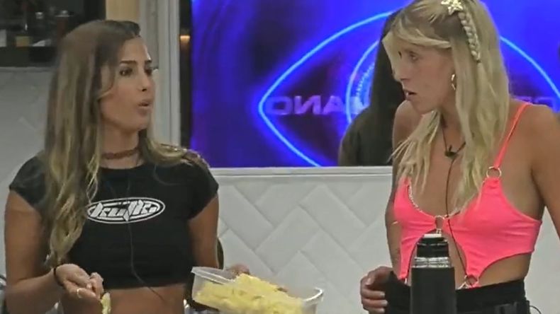Julieta y Camila se enfrentaron por diferencia de opiniones sobre los exparticipantes.