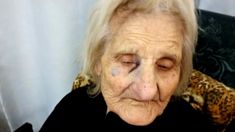 La víctima de 93 años fue sorprendida mientras estaba sola en su casa. La víctima de 93 años fue sorprendida mientras estaba sola en su casa.
