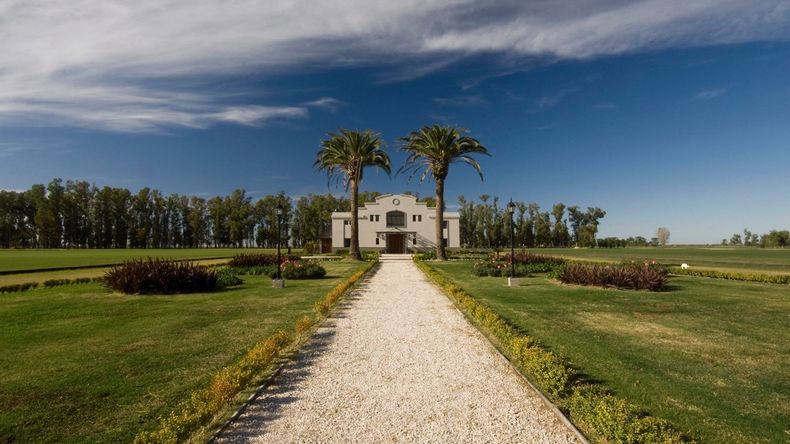La escapada rural cerca de Buenos Aires a una estancia mágica con un bello laberinto.