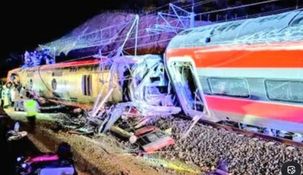 Descarrilaron dos trenes en España. Descarrilaron dos trenes en España.