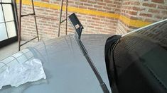 El trapito se cobró con las varillas del limpiaparabrisas. El trapito se cobró con las varillas del limpiaparabrisas.