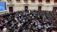 El oficialismo buscará debatir la Ley Bases en la Cámara de Diputados el jueves.