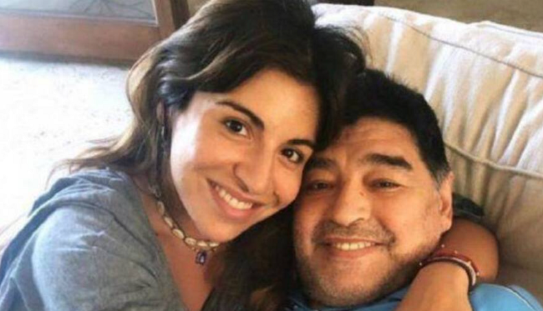 La hija menor de Maradona revivió el momento en que le anunciaron la muerte de su padre.