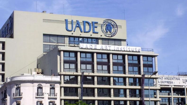 Al igual que otras universidades destacadas, tanto públicas como privadas, la UADE ofrece una serie de beneficios y comodidades para sus estudiantes