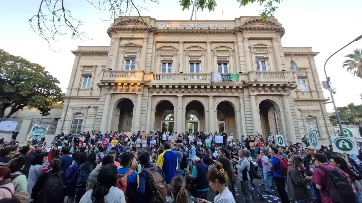 Vuelve el conflicto en el Hospital Bonaparte: convocan a un ruidazo para el viernes
