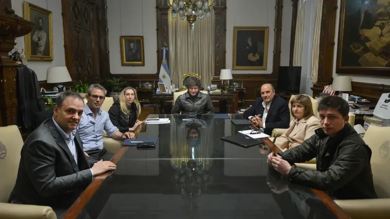 La mesa política se relanzó tras la derrota en las legislativas bonaerenses.
