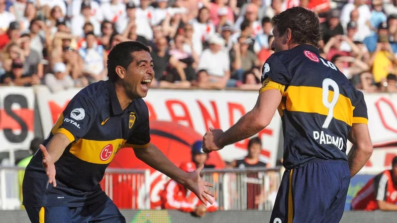 Riquelme y Palermo se vuelven a encontrar dentro de un campo de juego.&nbsp;
