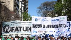 Pese al rechazo de los gremios, el Gobierno otorgará un aumento del 6,8% a los docentes universitarios