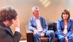 Macri y Bullrich junto a Milei.