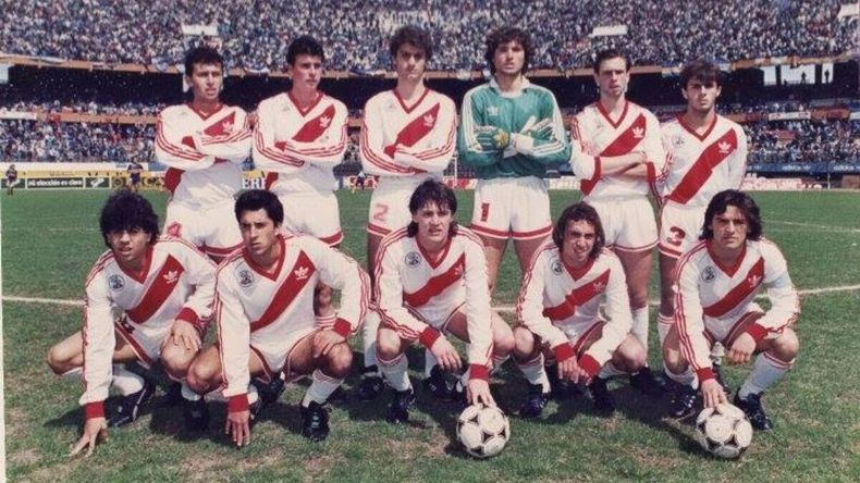 El delantero jugó en la Reserva y la Primera de River en 1990.