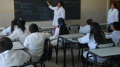 La educación podría ser declarada servicio esencial.
