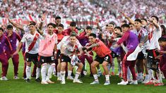 Un minuto de silencio..., fue la cargada de River en la cancha. Un minuto de silencio..., fue la cargada de River en la cancha.