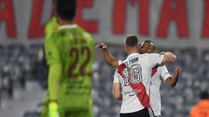 De la Cruz y Beltrán festejan uno de los goles a Platense. De la Cruz y Beltrán festejan uno de los goles a Platense.