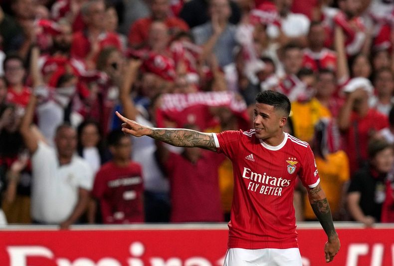 Enzo Fernández conviritió un golazo de volea por Champions League.