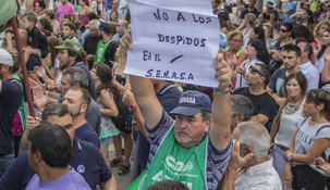 El Gobierno avanza con los desìdos masivos en el sector público.