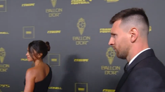 Lionel Messi en su llegada con Antonela Roccuzzo. Lionel Messi en su llegada con Antonela Roccuzzo.