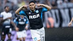 Maxi Salas abrió el marcador para Racing, con un golazo de emboquillada. Maxi Salas abrió el marcador para Racing, con un golazo de emboquillada.