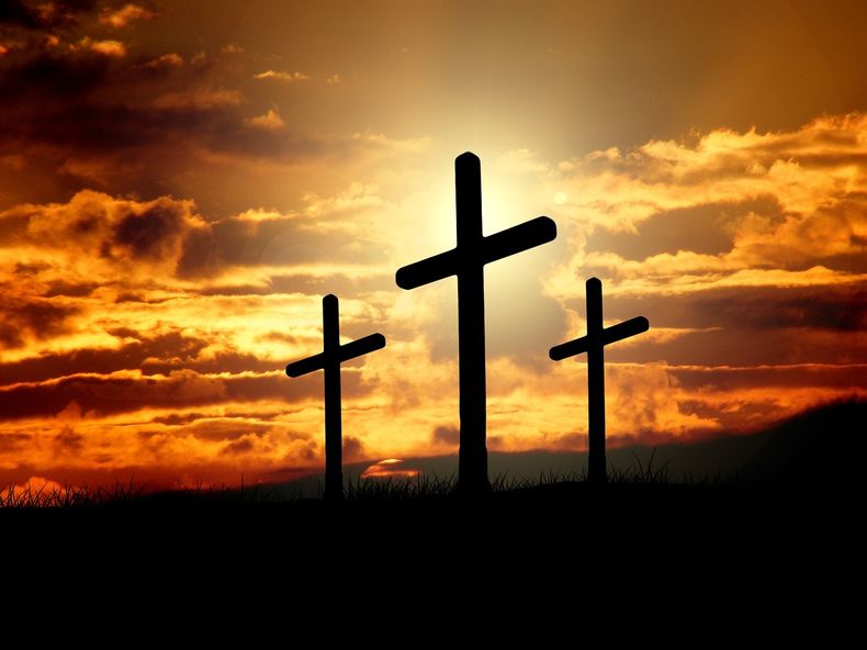 Jesúscuelga en una cruz para identificarse con todas las cruces.