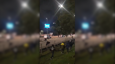 Hinchas de River y Platense, a las corridas tras el partido. Hinchas de River y Platense, a las corridas tras el partido.