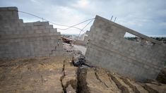 Las impactantes imágenes de los destrozos que provocó el deslizamiento de tierras en Comodoro Rivadavia