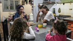 Hay cinco clases: baja en pobreza, baja superior no pobre, media baja, media alta y alta. Hay cinco clases: baja en pobreza, baja superior no pobre, media baja, media alta y alta.