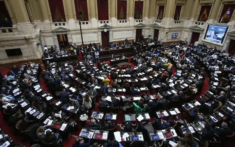 La sesión se levantó por falta de quórum cuando se disponían a tratar el posiciónamieto sobre las elecciones en Venezuela.&nbsp;