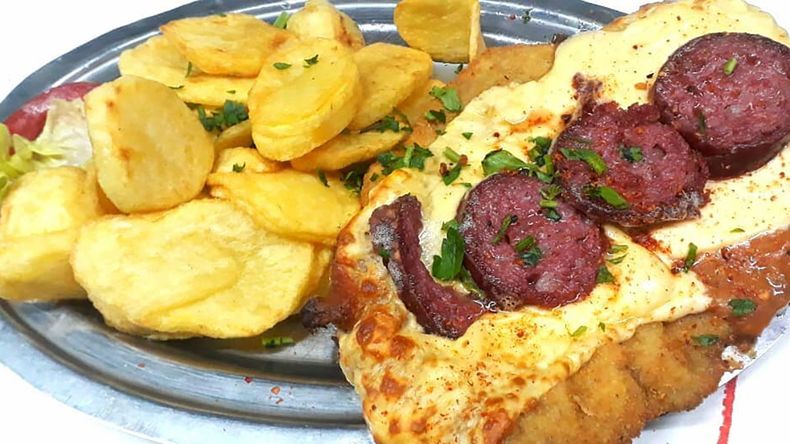 Otra opción es el menú del día, con entrada, plato principal, bebida y café, a un precio realmente increíble.