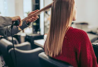 ANMAT prohibió productos para alisar el cabello que podrían contener formol. ANMAT prohibió productos para alisar el cabello que podrían contener formol.