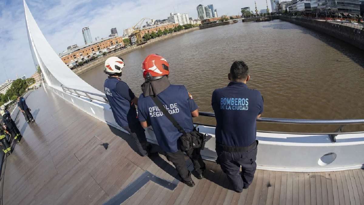 Misterio en Puerto Madero: apareció un cuerpo flotando e investigan las causas de muerte