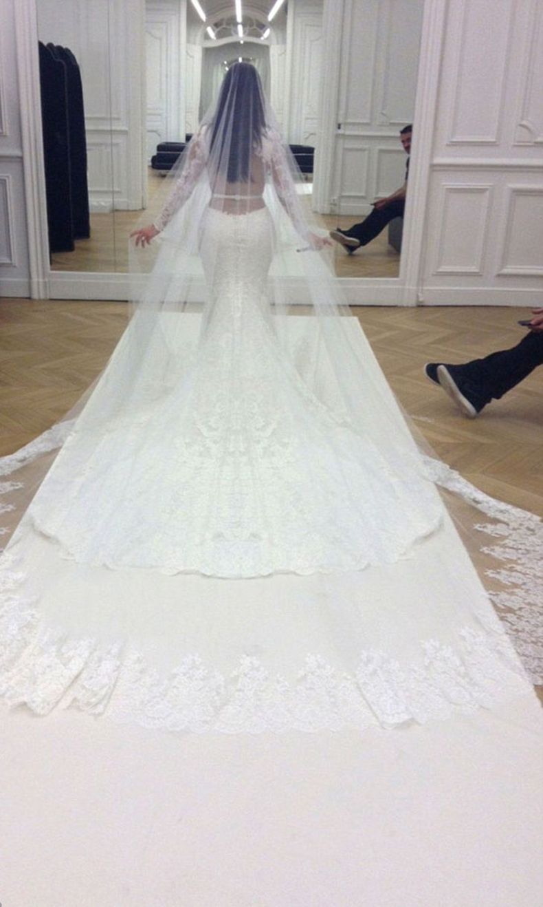 Las fotos del vestido de novia exclusivo que usó Kim Kardashian para su boda, image size:790x1318