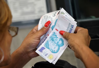 El salario mínimo, en caída libre.