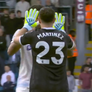 Dibu Martínez y la celebración por el gol de Aston Villa con asistencia suya. Dibu Martínez y la celebración por el gol de Aston Villa con asistencia suya.