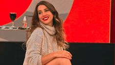 La bailarina se durmió durante el corte del programa. La bailarina se durmió durante el corte del programa.