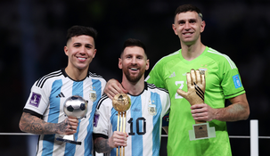 Argentina ganó tres de cuatro premios de la FIFA: Messi, Enzo Fernández y Dibu Martínez
