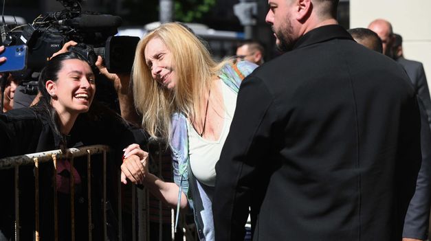 Karina Milei al salir del Hotel Libertador.