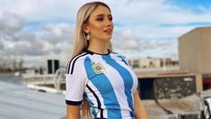 La periodista sigue descansando mientras marca tendencia con su look. La periodista sigue descansando mientras marca tendencia con su look.