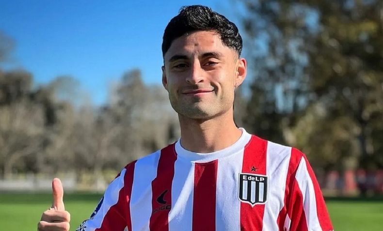 Javier Altamirano celebró el título junto a sus compañeros.