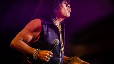 El músico cordobés contó que está bien y lo demostró con un baile al final del video. El músico cordobés contó que está bien y lo demostró con un baile al final del video.