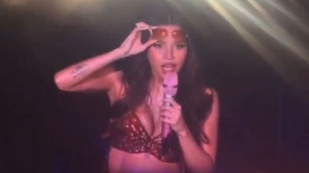 Emilia Mernes se llevó la peor imagen tras un show en México.
