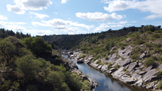 El paraje se encuentra en San Luis, a pocos kilómetros de El Trapiche. El paraje se encuentra en San Luis, a pocos kilómetros de El Trapiche.
