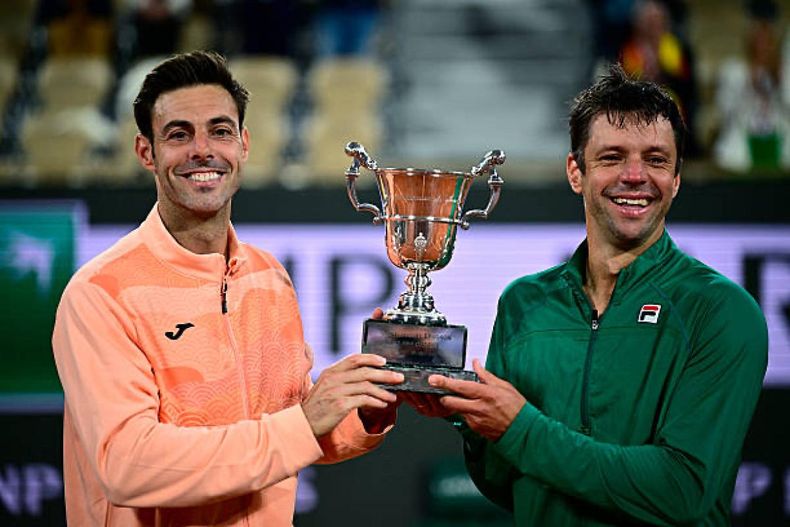 Granollers y Zeballos al ganar Roland Garros.