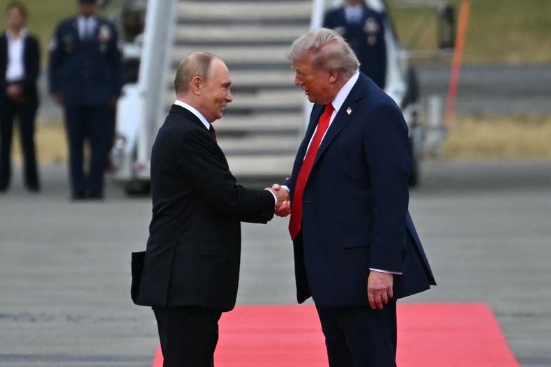Donald Trump junto a Vladimir Putin.