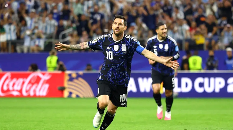 Argentina pidió jugar con la camiseta azul ante Inglaterra y espera la respuesta de la FIFA