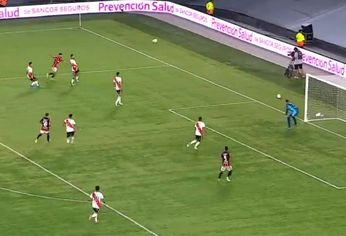 El gol de Gudiño para el 1-0 de Patronato contra River. El gol de Gudiño para el 1-0 de Patronato contra River.