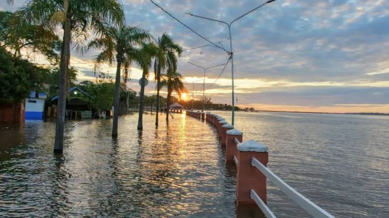 El avance del río Paraná provocó desbordes e inundaciones en las zonas costeras.